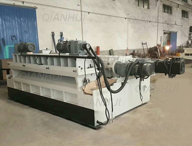 spindleless rotary veneer lathe.jpg